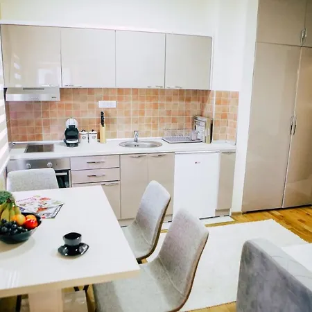 Family 2 * زلاتيبور